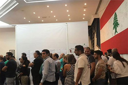 Los libaneses residentes en el exterior ejercen su derecho a voto, por primera vez